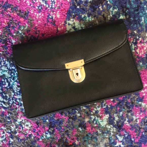 M.R Canoa Handbags - Vintage Clutch 🌹